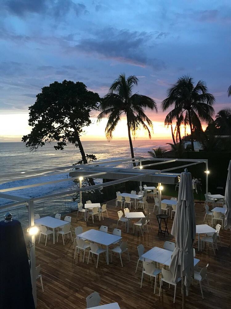 Hotel Acantilados