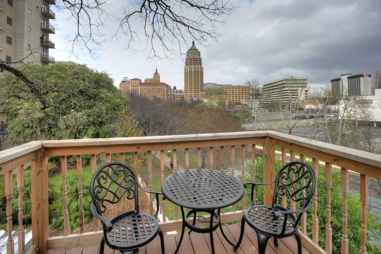 Bed & Breakfast Inn On The Riverwalk