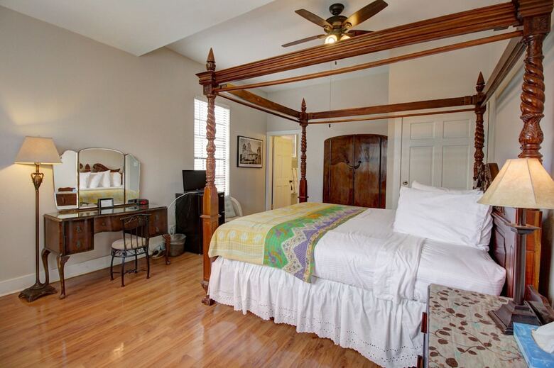 Bed & Breakfast Inn On The Riverwalk