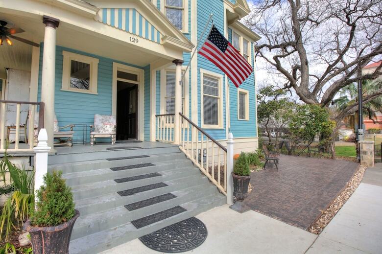 Bed & Breakfast Inn On The Riverwalk