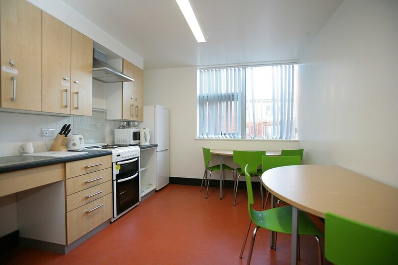 Hostal Davies Court