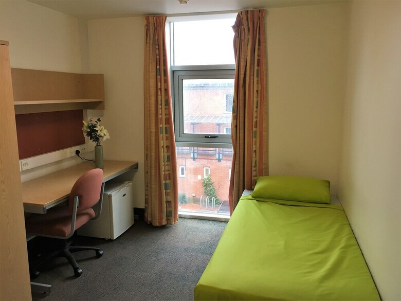 Hostal Davies Court