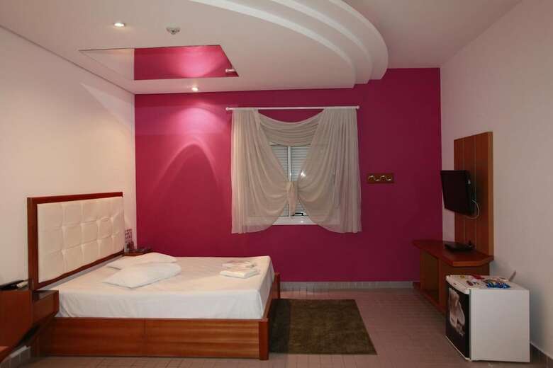 Liverpool Hotel & Motel