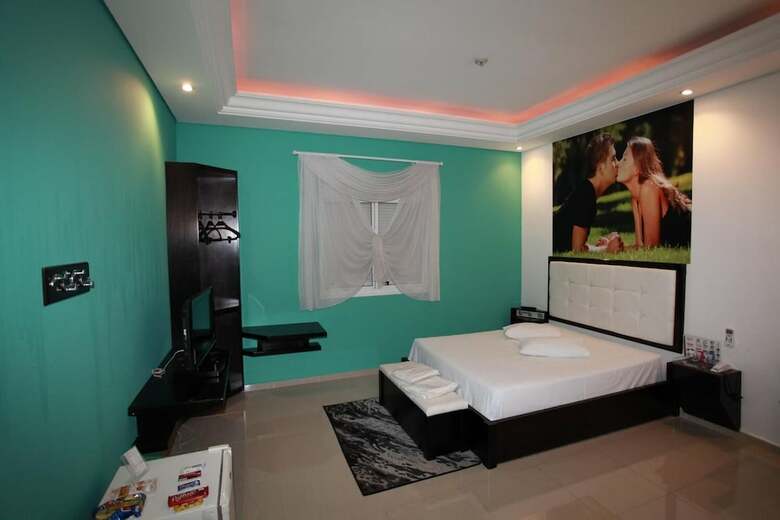 Liverpool Hotel & Motel