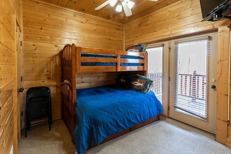 Charming Cabin Hot Tub And Pool Access