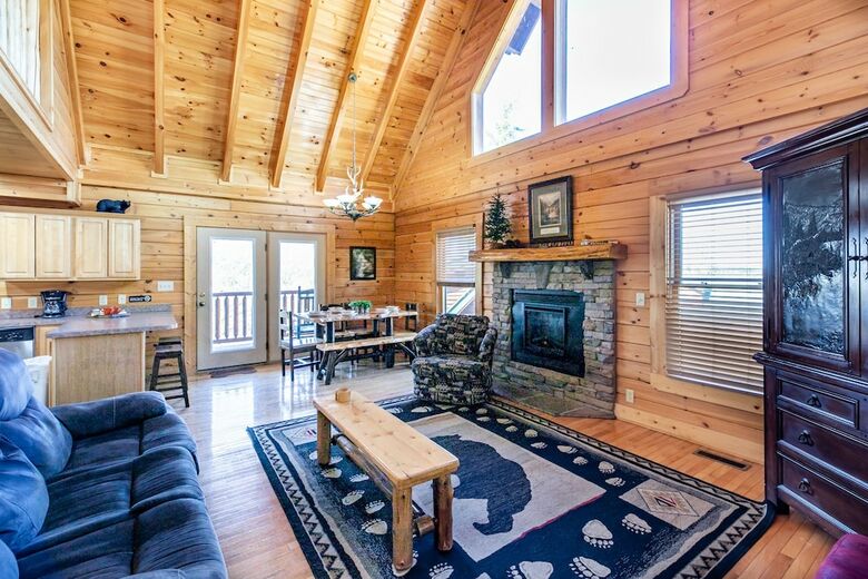 Charming Cabin Hot Tub And Pool Access
