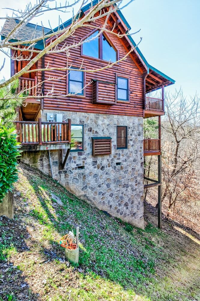 Charming Cabin Hot Tub And Pool Access