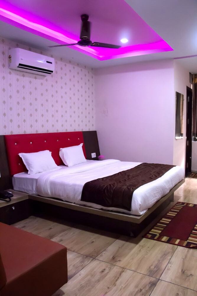 Hotel Shree Palace & Restaurant