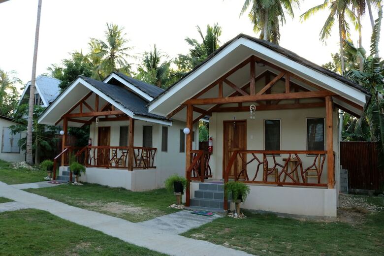 Hotel D's Ocean View Beach Resort