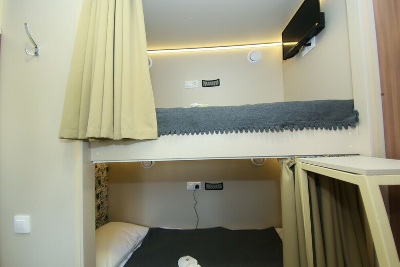 Hostal Kupe Capsule Hotel & Hostel