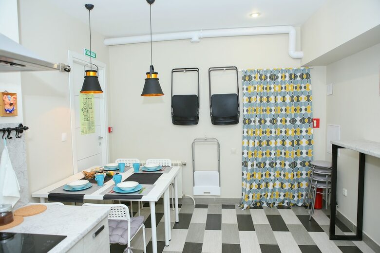 Hostal Kupe Capsule Hotel & Hostel