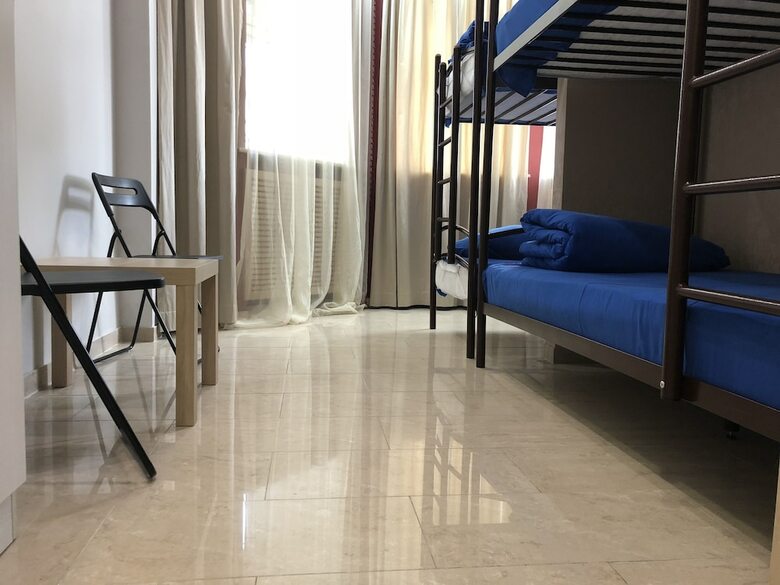 Hostal Kupe Capsule Hotel & Hostel