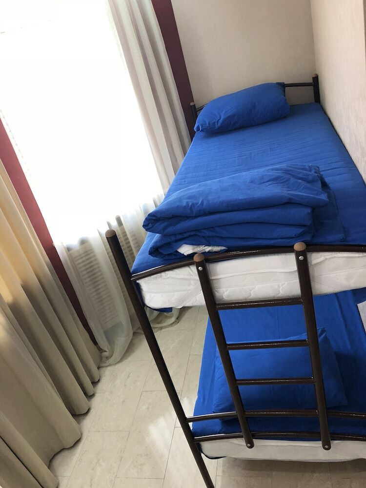 Hostal Kupe Capsule Hotel & Hostel