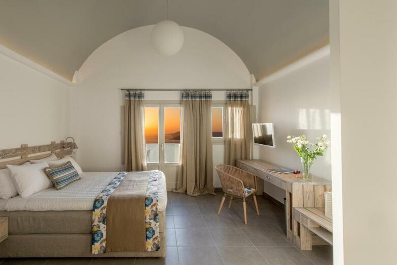 Hotel Caldera's Dolphin Suites