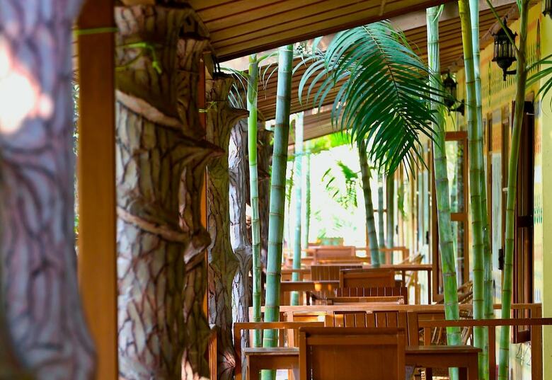 Hotel Rhino Land Jungle Lodge
