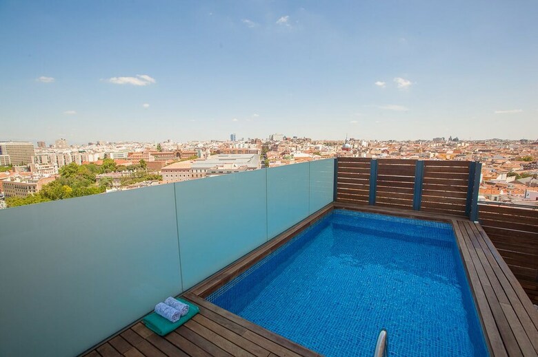 Home Club Torre Madrid Apartments