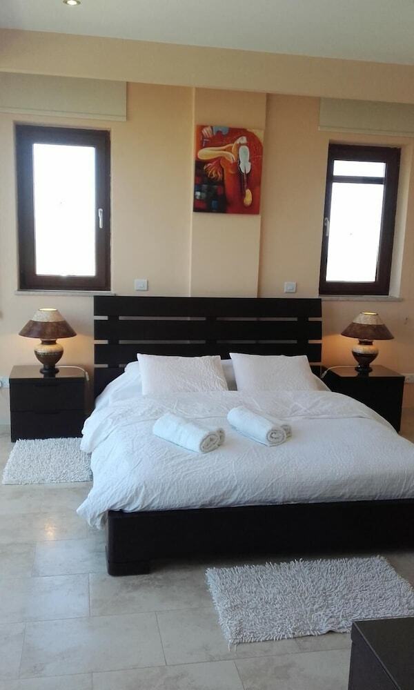 Starlit Villa