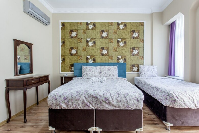 Dora Hotel