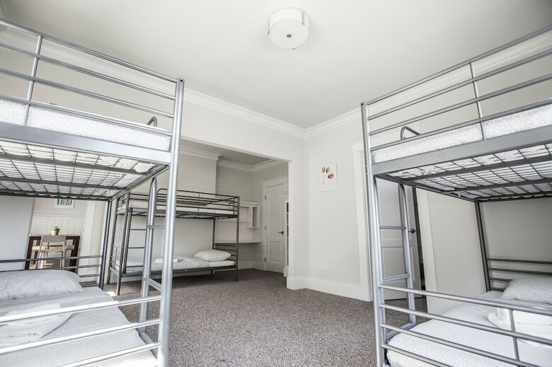 Hostal H California