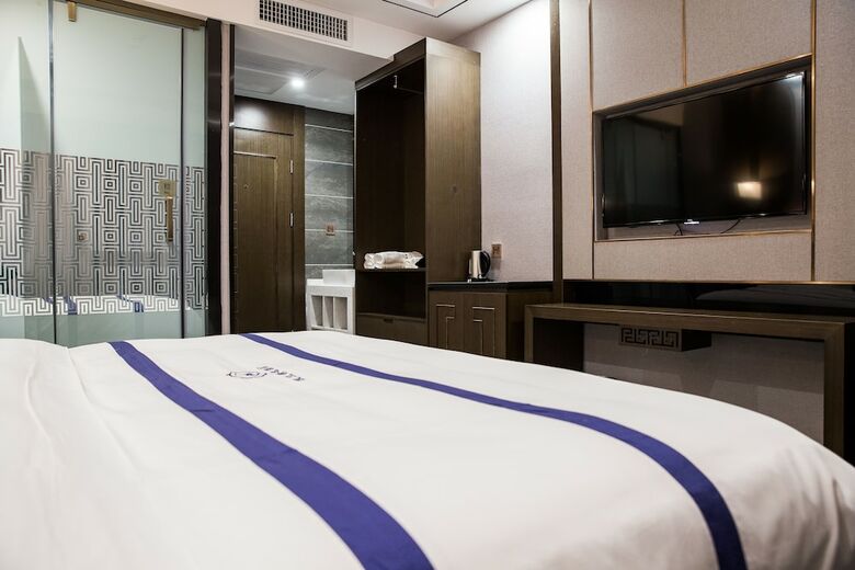 Guiyang Jialan Selected Hotel