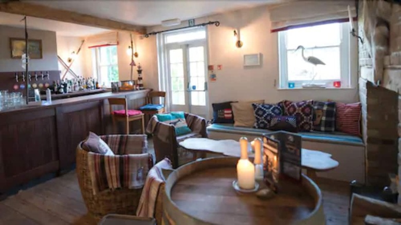The White Cliffs Hotel