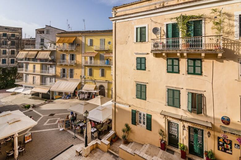 Mitropolis Old Town Apartment By Konnect