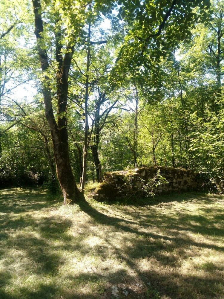 La Chaumi�re Et Sa Roulotte