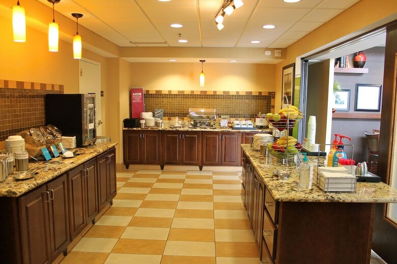 Hotel Hampton Inn And Suites Watertown