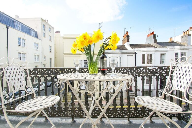Sillwood Balcony Apartment