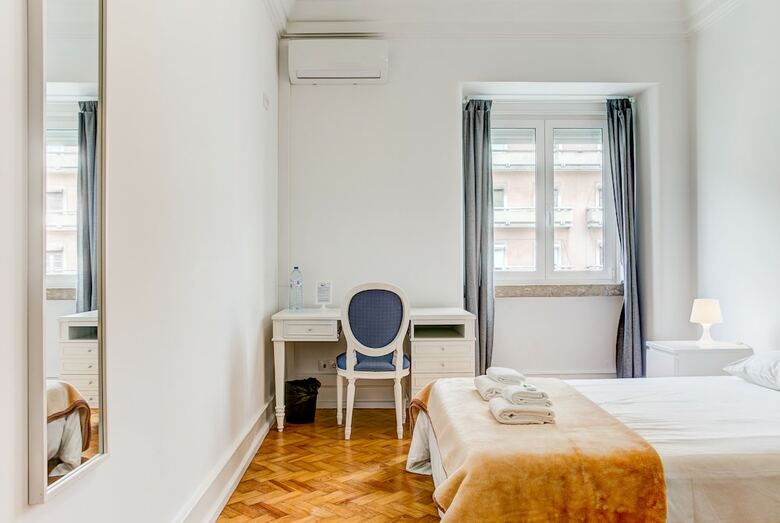 Hotel Home Out Rooms & Apartments