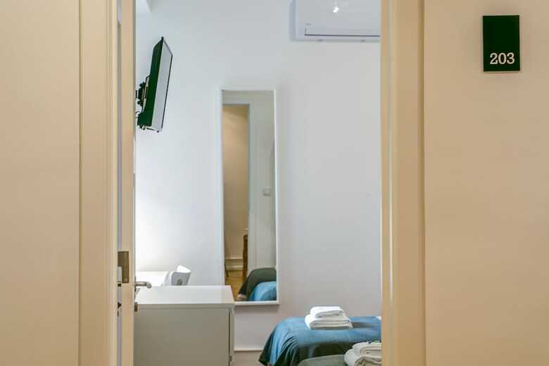 Hotel Home Out Rooms & Apartments