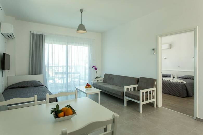 Hotel Kapetanios Bay