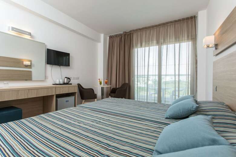 Hotel Kapetanios Bay