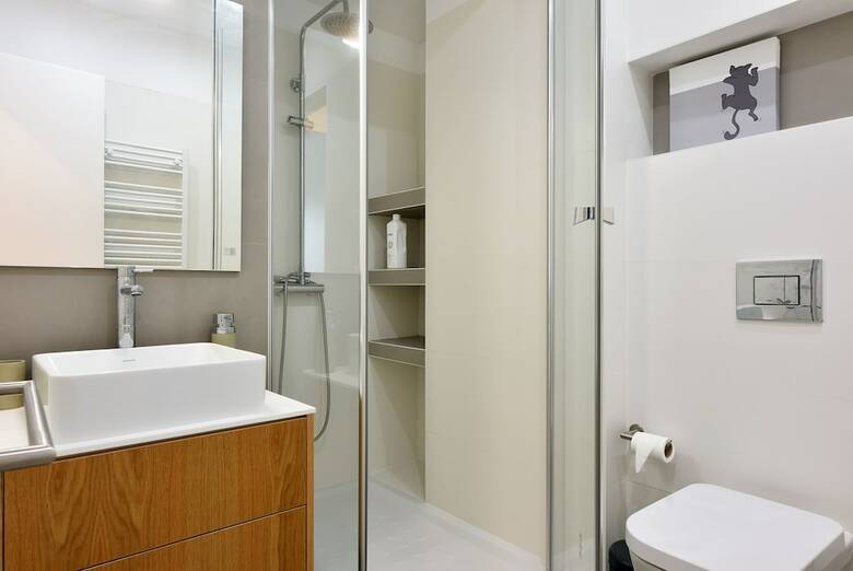16 Maestro Apartment