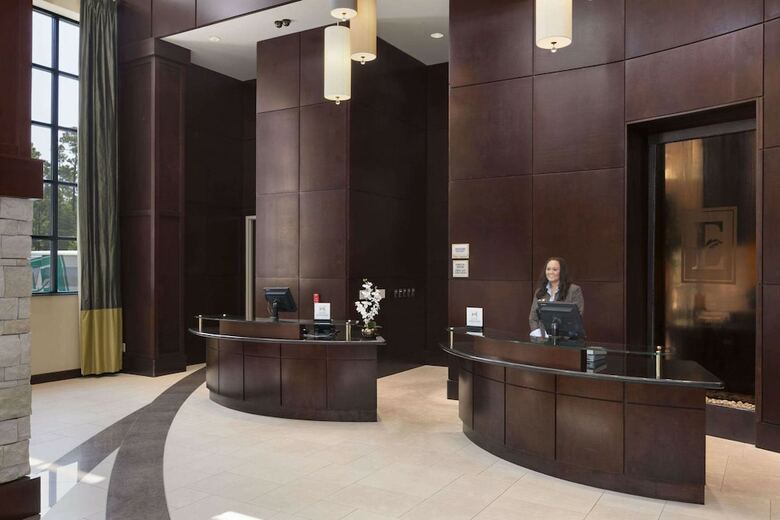 Hotel Embassy Suites By Hilton Savannah Airport