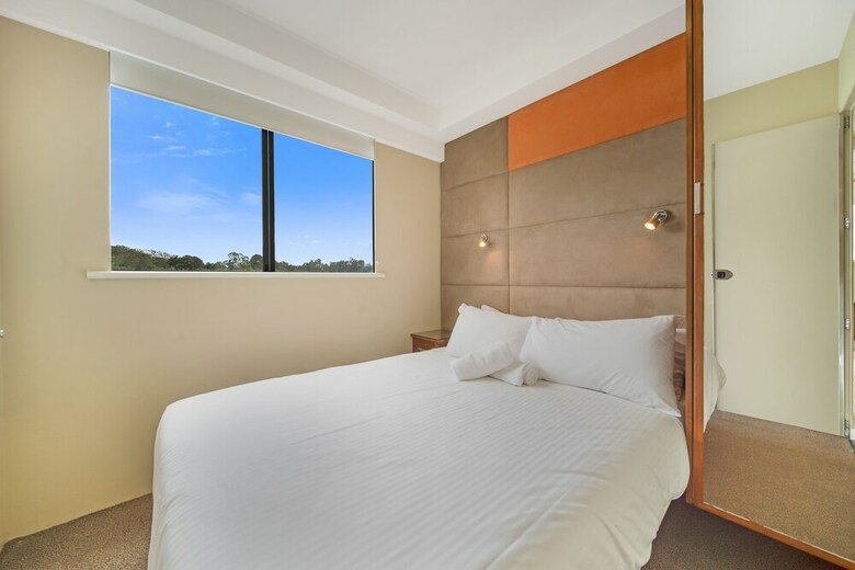 Coomera Houseboat Holidays