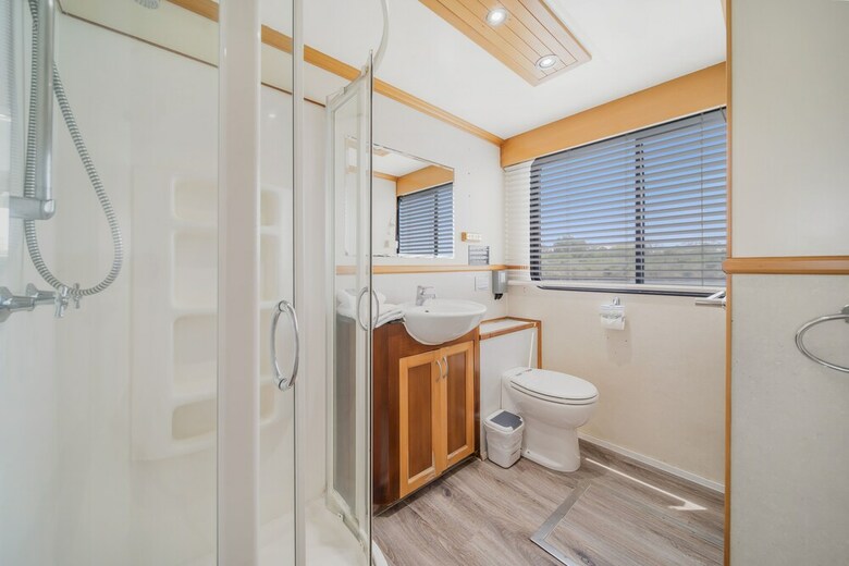 Coomera Houseboat Holidays