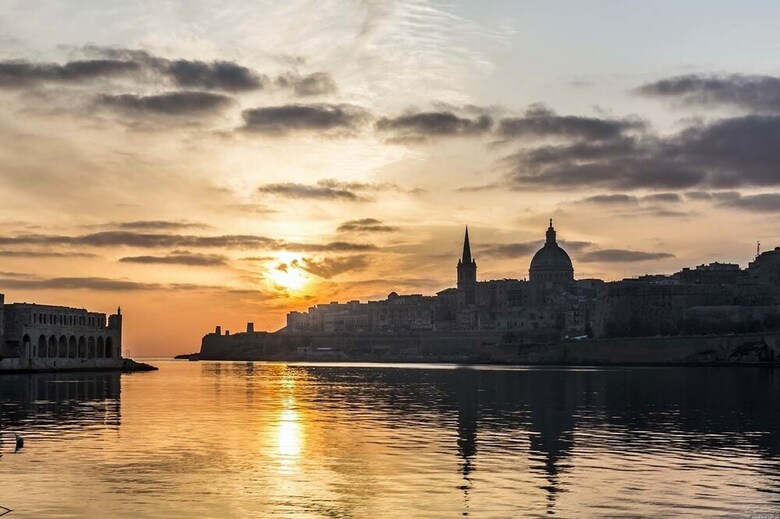 Harbour Views Apart In A Prime Location
