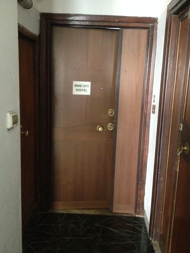 Hostal Rome City Hostel