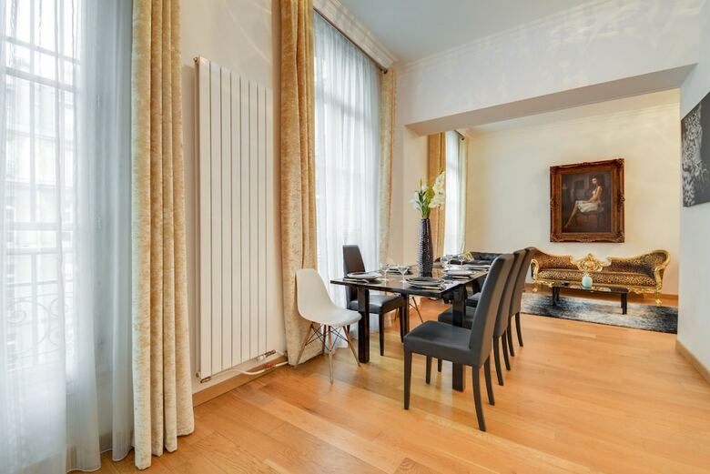 Apartamento Champs Elys�es - Lincoln, 140m2 Suites In Paris