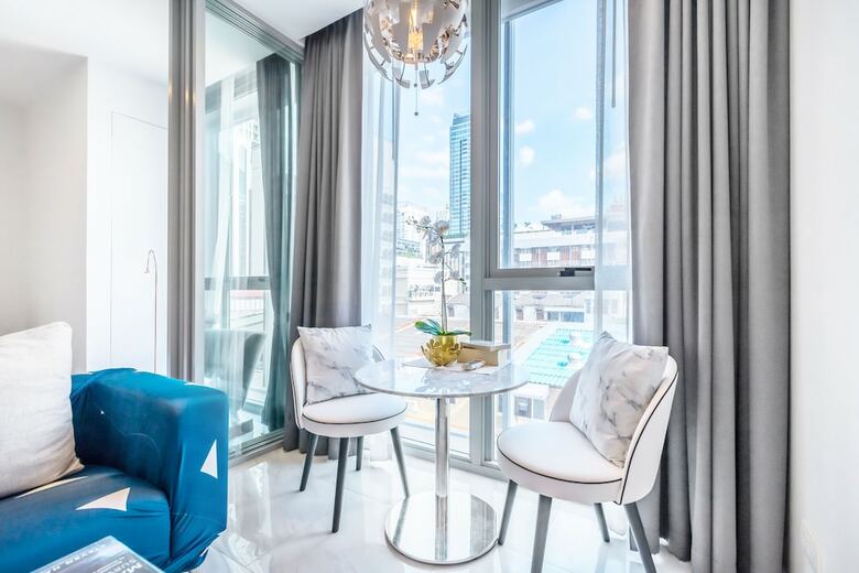 Hyde Sukhumvit 11 By Favstay