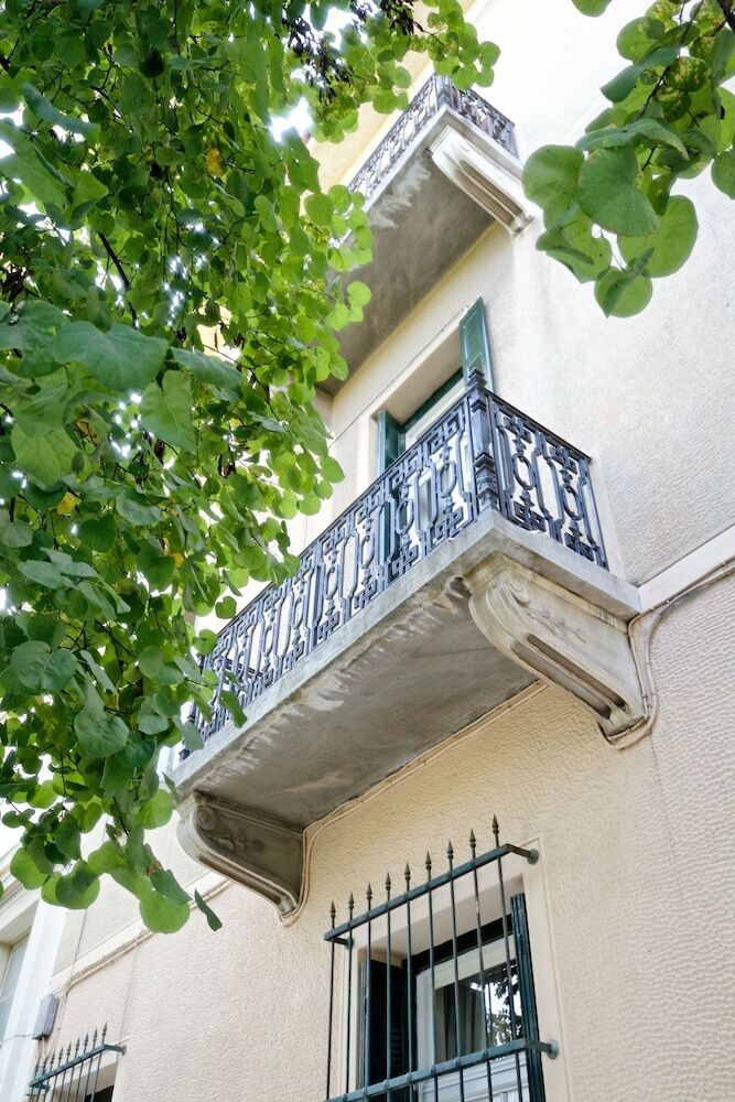 Apartamentos The Athens History