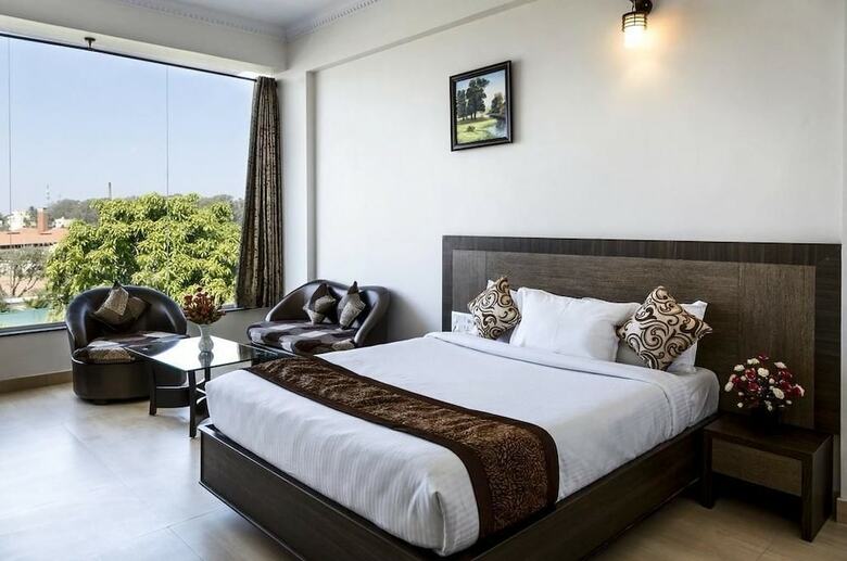 R G Hotels And Resort