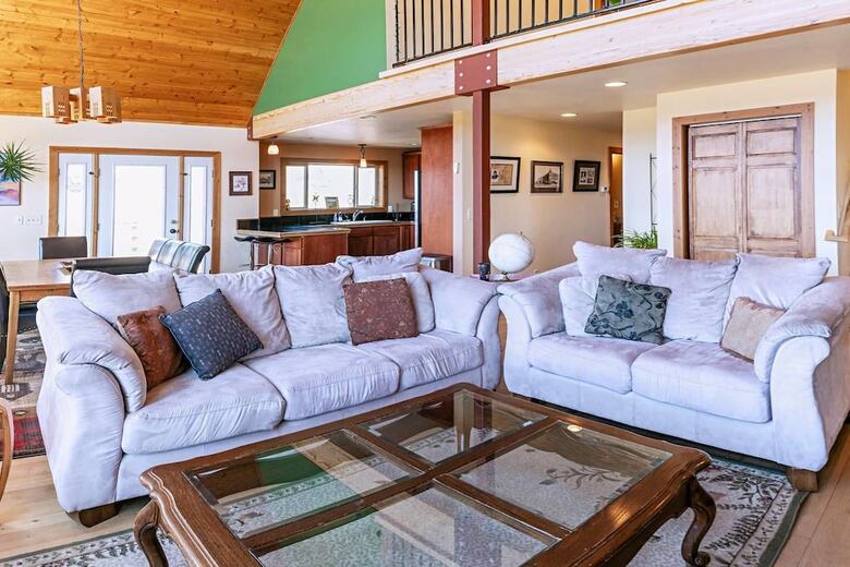 Sunset Chalet - 2600 Sq.ft. Multi-seasonal Retreat