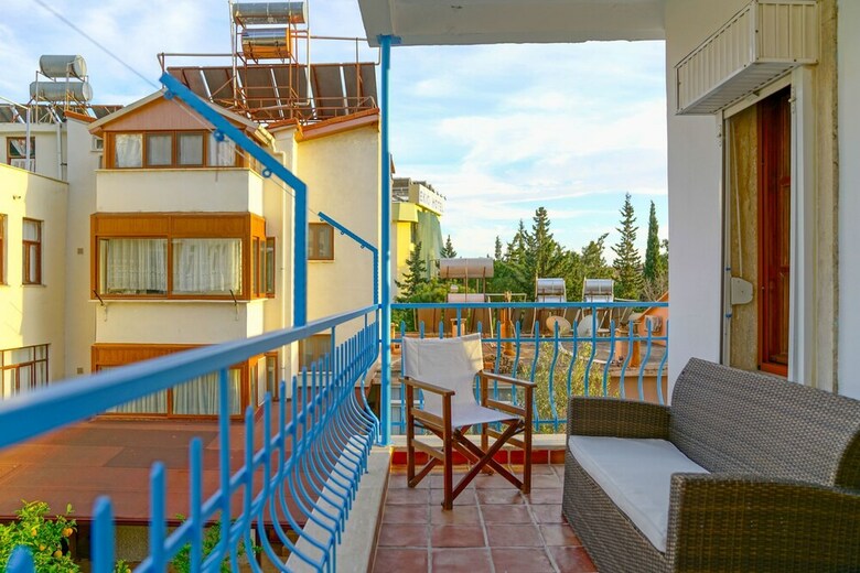 Phellos Apartment