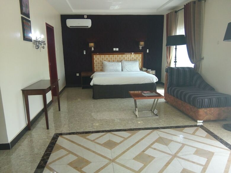 Hotel Adig Suites