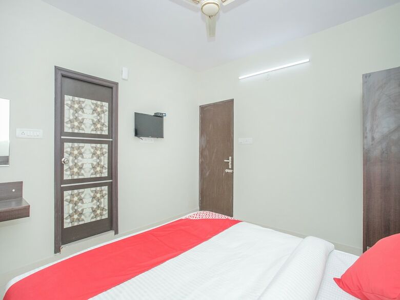 Hotel Oyo 11916 Varcity Plaza