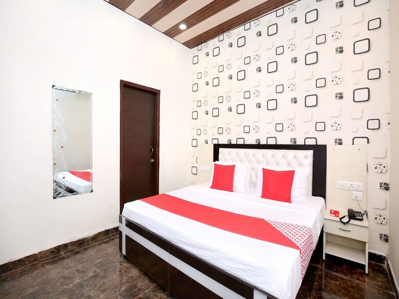 Oyo 14529 The Sitara Hotel
