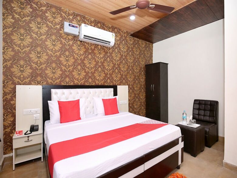 Oyo 14529 The Sitara Hotel