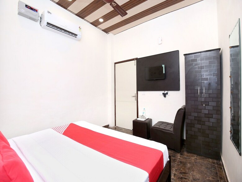 Oyo 14529 The Sitara Hotel